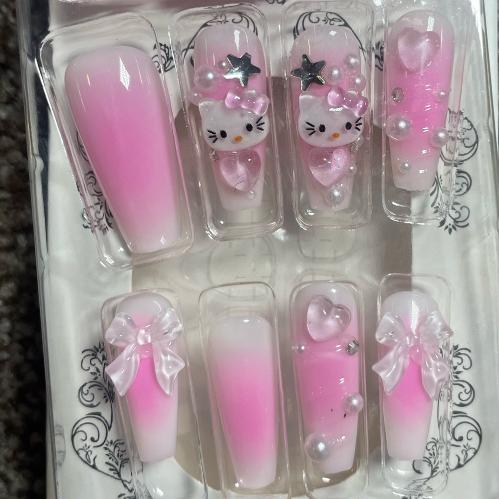 Hello Kitty press on nails